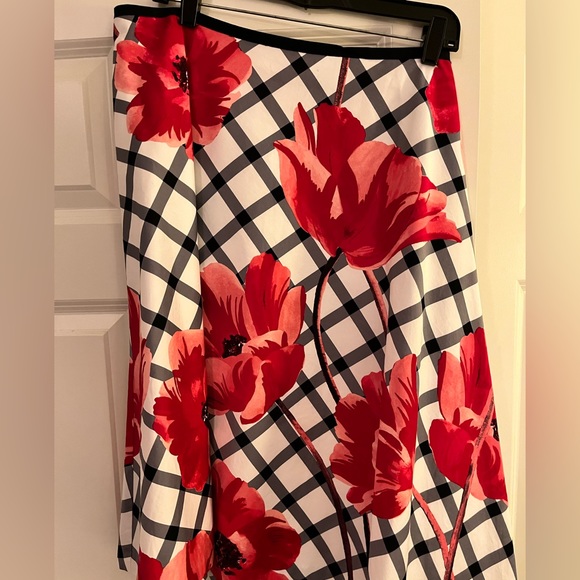 Talbots full red and white skirt with side zipper. - Picture 1 of 3